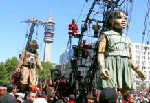 El festival de teatro "Santiago a Mil" festeja veinte años de vida