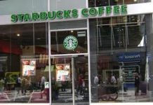Starbucks prohibirá fumar a siete metros de sus 7.000 locales en EE.UU.