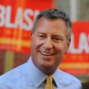 Bill de Blasio, dio a conocer hoy los integrantes de la comisión que evaluará qué monumentos podrían ser eliminados de propiedades públicas de la ciudad por ser "símbolos de odio". (foto twitter)