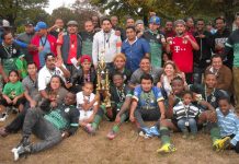 Brasil derrotó al Piaxtla y campeonizó en la Fair Play S.L. Dirigentes, jugadores y seguidores del Unión Ángeles que liderados por Noe Palencia Tapia, campeonizaron por segundo año consecutivo, convirtiendose en bi-campeones los domingos en el Ferry Point Park, de El Bronx. (Foto: Buki Chapin)
