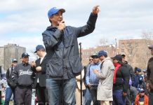 La carrera municipal YDANIS RODRIGUEZ Levanta sin ambigüedades las banderas de los inmigrantes, pero también de todos aquellos que no siéndolos sienten en su agenda protección a sus derechos individuales y sociales.