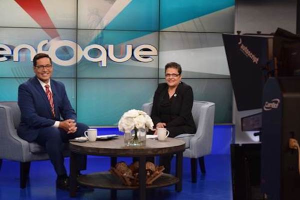 El presentador de noticias Allan Villafaña entrevista a la subdirectora regional del Departamento de Vivienda y Desarrollo Urbano de Estados Unidos Mirza Orriols en “Enfoque”, que esta semana saldrá al aire el sábado 21 de octubre a las 12:30 pm