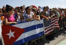 El Gobierno informó que mantendrá activo un programa que permite a los estadounidenses y los residentes permanentes en este país solicitar un permiso para que sus familiares en Cuba puedan visitarlos.
