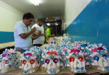 Calaveritas de azúcar, tradición mexicana que resiste con las generaciones Fotografía del 23 de octubre de 2017, que muestra la elaboración de calaveritas dulces en Ciudad de México (México).