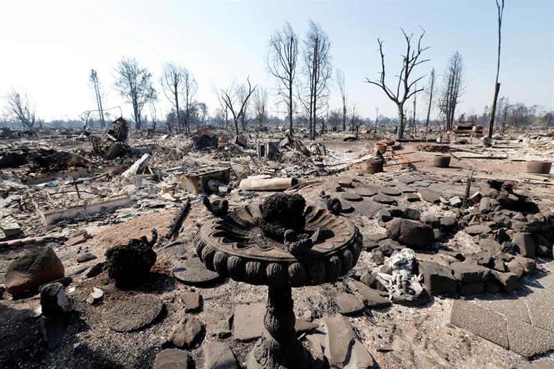 Los incendios forestales queman el norte de California. 
