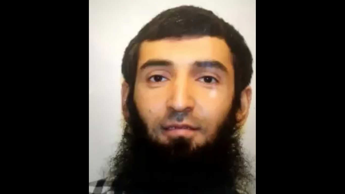 Las autoridades s&oacute;lo han se&ntilde;alado que el sujeto tiene 29 a&ntilde;os, medios locales lo identificaron como Sayfullo Saipov, al parecer residente en la ciudad de Tampa.