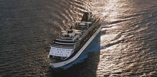 "Celebrity Summit" de la compañía de cruceros Celebrity zarpará desde San Juan este sábado 28 de octubre de 2017. (foto twitter @jri2)