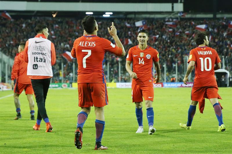 Durante el partido por las eliminatorias de la Conmebol al Mundial de Rusia 2018, disputado entre Chile y Ecuador en el estadio Monumental de Santiago (Chile).