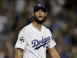 Clayton Kershaw durante el primer partido de la Serie Mundial de la Liga Mayor de Béisbol (MLB), en el Estadio Dodger de Los Ángeles.