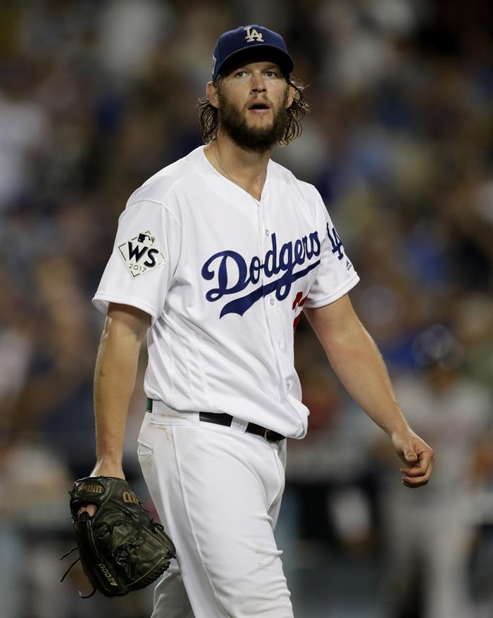 Clayton Kershaw durante el primer partido de la Serie Mundial de la Liga Mayor de B&eacute;isbol (MLB), en el Estadio Dodger de Los &Aacute;ngeles.
