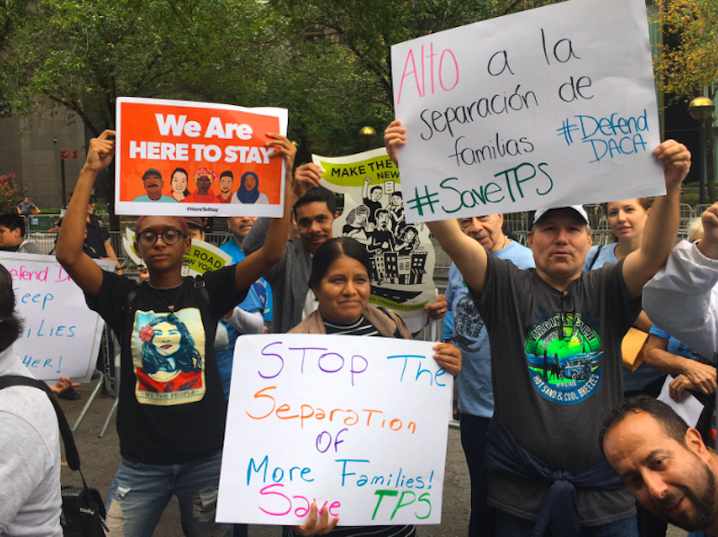 La pol&iacute;tica migratoria del presidente Donald Trump tiene acongojadas por partida doble a familias centroamericanas acogidas por el Estatus de Protecci&oacute;n Temporal (TPS) y la Acci&oacute;n Diferida (DACA). 