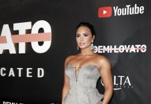 Demi Lovato presenta su documental "Simply Complicated" La cantante, compositora y actriz estadounidense Demi Lovato posa para los fotógrafos a su llegada a la presentación de su documental "Demi Lovato: Simply Complicated" en el teatro Fonda Theatre de Hollywood.