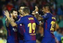 Los jugadores del FC Barcelona celebran el tercer gol del equipo blaugrana durante el encuentro correspondiente a la fase de grupos de la Liga de Campeones que han disputado frente a Olympiacos en el estadio Camp Nou, en Barcelona.