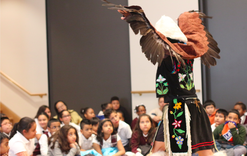 El Museo de la Ciudad de Nueva York mantiene programas para educar a los ni&ntilde;os sobre las ra&iacute;ces nativas que son parte de la identidad latinoamericana y durante las celebraciones del Mes de la Hispanidad ofrece varios programas familiares gratuitos.