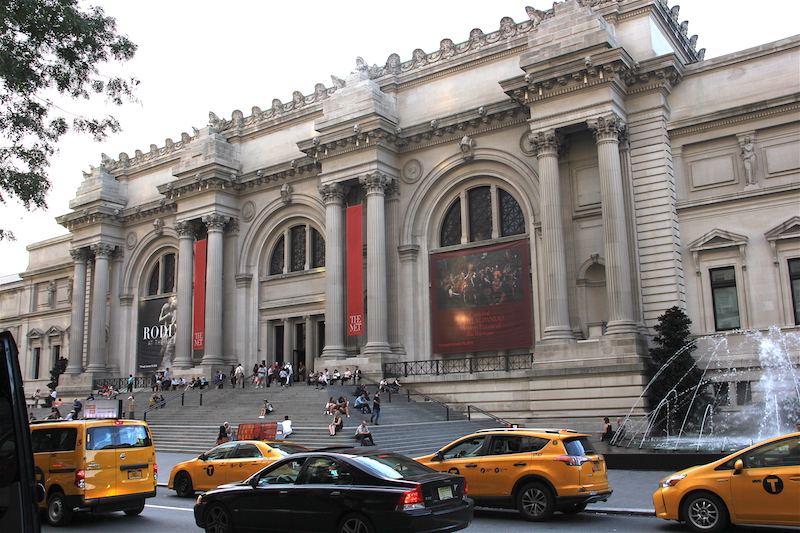 Con orgullo para la comunidad mexicana, la promoci&oacute;n de la muestra del artista colonial Crist&oacute;bal de Villalpando se muestra en la fachada del mundialmente famoso Museo de Arte Metropolitano de la Quinta Ave. otra muestra de la presencia de los hispanos en la capital del mundo.