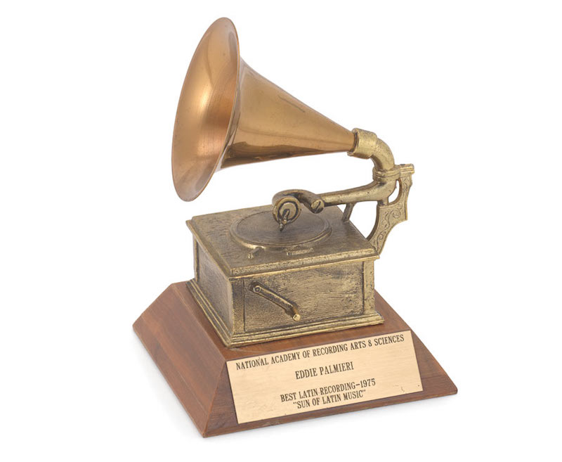 El Grammy recibido por el Mastro Eddie Palmieri por su &aacute;lbum&nbsp;The Sun of Latin Music en&nbsp;1975, es uno de los objetos que se exhiben en el Museo de la Ciudad de Nueva York en la muestra sobre la salsa.