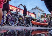 "Fantasy Fest" llena de color a La Florida Cayo Hueso no se ha dejado amedrentar por el devastador efecto del paso del huracán Irma en septiembre pasado y se ha lanzado a las calles para su gran cita anual, el colorido "Fantasy Fest".