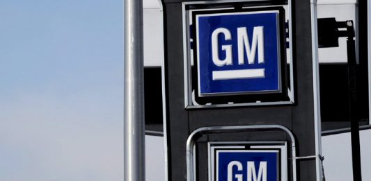 Acuerdo con 49 estados y D.C. requiere que GM complete todas las reparaciones de retirada aplicables y no tergiverse información de los vehículos como "seguros" hasta que cumplan con las normas federales de seguridad de vehículos motorizados.El estado de Nueva York recibirá $4.3 millones.