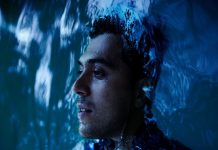 Gepe: músico, compositor y multiinstrumentista Gepe, quien ha unido el folclor con el pop para darle un nuevo giro a la música de su país.