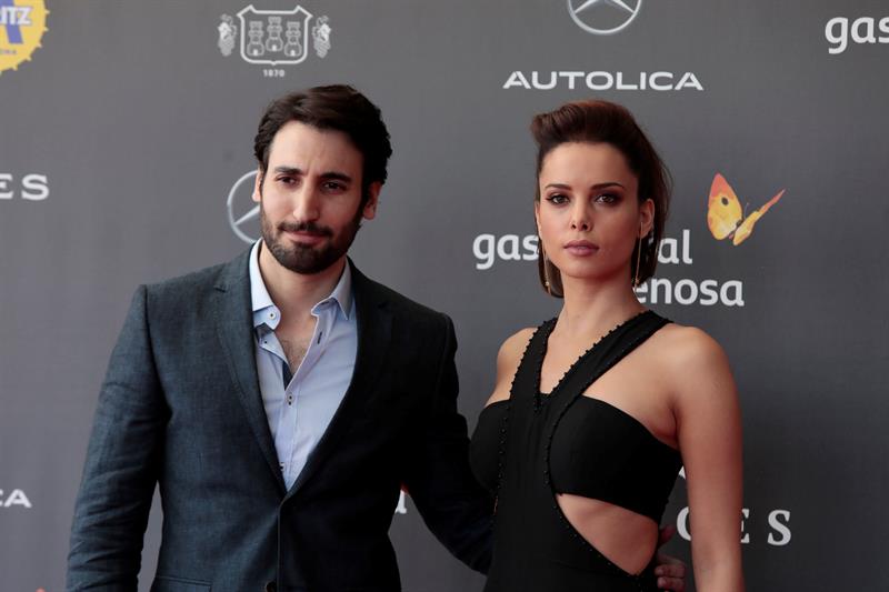 Guillermo Amoedo y la actriz colombiana Vanessa Restrepo posan para la prensa gr&aacute;fica a su llegada al estreno mundial de la pel&iacute;cula mexicana "El habitante".