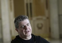 Gustavo Santaolalla cataloga a Trump como "persona de corte racista" El músico y productor argentino Gustavo Santaolalla durante una entrevista en Madrid.