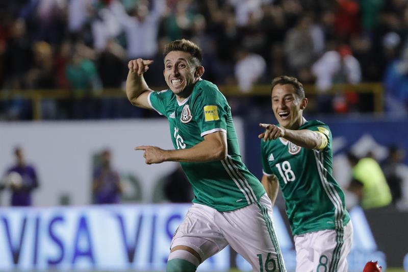 H&eacute;ctor Herrera celebra la anotaci&oacute;n ante Trinidad y Tobago.