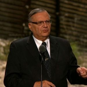  El pol&eacute;mico exalguacil del Condado Maricopa Joe Arpaio. (foto twitter @RealSheriffJoe)