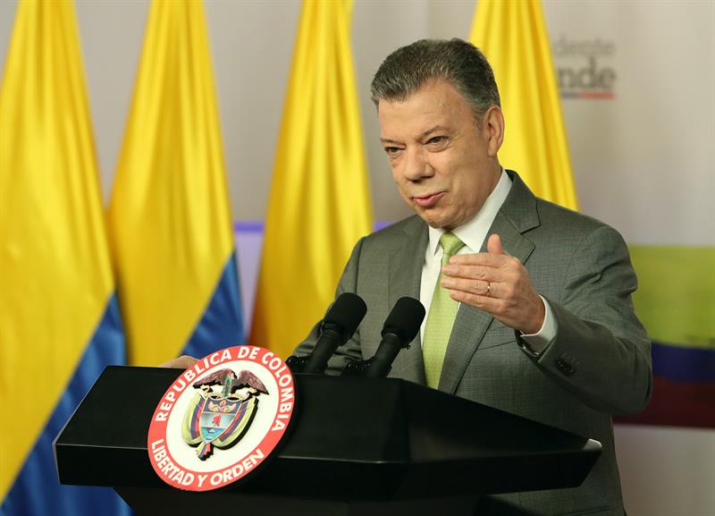 El presidente de Colombia, Juan Manuel Santos, habla durante una rueda de prensa.
