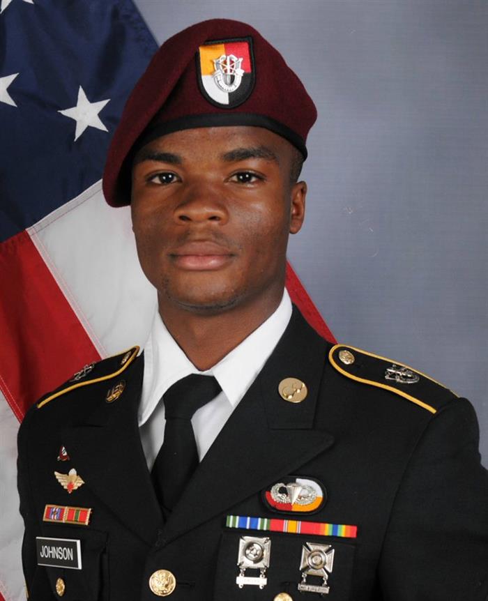 Fotograf&iacute;a sin fechar facilitada por el Departamento de Defensa de EE.UU (DOD) que muestra al sargento David T. Johnson, de 25 a&ntilde;os y natural de Miami Gardens, Florida (Estados Unidos), uno de los cuatro militares estadounidenses que murieron en una emboscada en N&iacute;ger el 4 de octubre de 2017. 