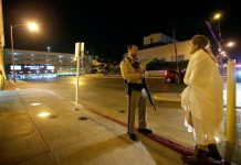 Hillary Clinton pidió hoy poner a un lado la política para evitar que se vuelva a repetir una matanza parecida a la que se registró en las últimas horas en la ciudad de Las Vegas.