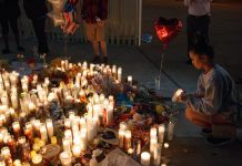 Familiares y amigos sufren el lento proceso de identificación de las víctimas.