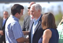 Pence dice que el Gobierno acompañará a Puerto Rico en su recuperación Mike Pence en su visita a Puerto Rico. (foto twitter @ricardorossello)