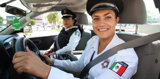 Guadalajara ya cuenta con una fuerza de mujeres policías. (foto twitter @horaciovillasen)