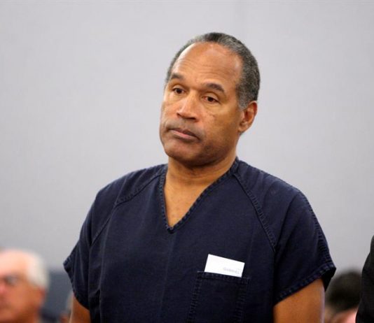 O.J. Simpson, salió hoy de madrugada de la prisión estatal de Nevada.