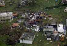 Vista aérea de la población Las Piedras (Puerto Rico) durante una misión del ejército para entregar suministros a damnificados del huracán María
