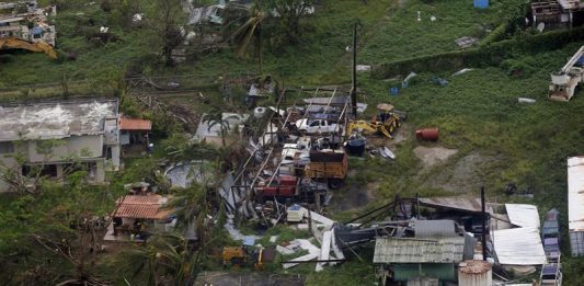 Vista aérea de la población Las Piedras (Puerto Rico) durante una misión del ejército para entregar suministros a damnificados del huracán María