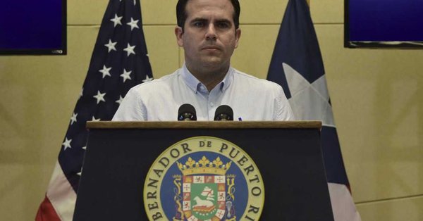 Ricardo Rosselló, impuso hoy un toque de queda de siete horas para mañana, martes, día de Halloween. (foto twitter @ricardorossello)