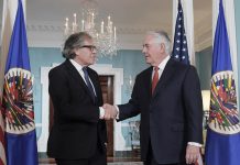 Rex Tillerson recibe al secretario general de la Organización de los Estados Americanos, Luis Almagro previo a una reunión en la sede del Departamento de Estado.