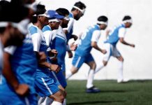 Topos Puebla un equipo de futbol con discapacidad visual Integrantes del equipo de fútbol para ciegos, Topos Puebla FC, durante un entrenamiento, en San Andrés Cholula, en Puebla.