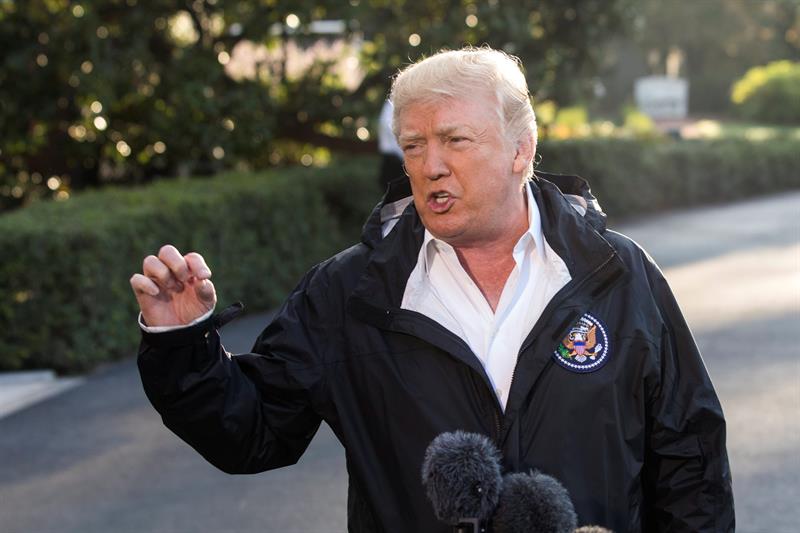 Trump defiende su viaje a Puerto Rico y vuelve a arremeter contra los medios.