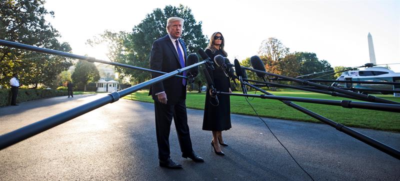 Trump y Melania en su salida rumbo a Las Vegas.