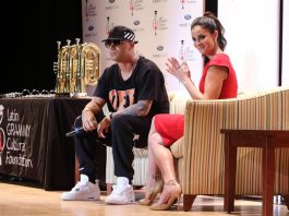 Wisin y Dayanara Torres entregaron instrumentos musicales a niños en Miami Wisin y Dayanara Torres hablando ante un centenar de estudiantes, en la escuela secundaria Miami Senior High School, situada en el icónico barrio de La Pequeña Habana, en Miami.