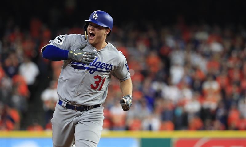  Joc Pederson peg&oacute; jonr&oacute;n de tres carreras en la parte alta de la novena entradas y su equipo lo gan&oacute; por 6-2 para conseguir empatar a 2-2 la serie al mejor de siete.