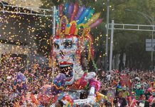 La banda colombiana Aterciopelados y la artista mexicana Ximena Sariñana, entre otros, fueron los encargados de poner a bailar a los miles de asistentes en la 18 edición del Festival Día de los Muertos