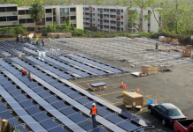 La empresa Tesla contribuye en la regeneración eléctrica en Puerto Rico El fabricante de automóviles eléctricos Tesla ha instalado paneles solares y baterías independientes para ayudar en la generación de electricidad en el Hospital del Niño.
