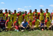 Jugadores y dirigentes del conjunto gautemalteco, Deportivo Marquense, campeón reinante en la Liga Mexicana Diaz de Fútbol Soccer, que buscará remontar el marcador para sobrevivir y llegar a la cita final. (Foto Cortesía: Armando Baltazares)