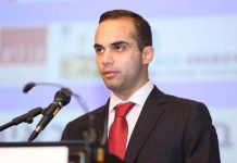 GEORGE PAPADOPOULOS , pieza clave que podría traer abajo como castillo d naipes la presidencia de Donald Trump, si sus grabaciones son contundentes.
