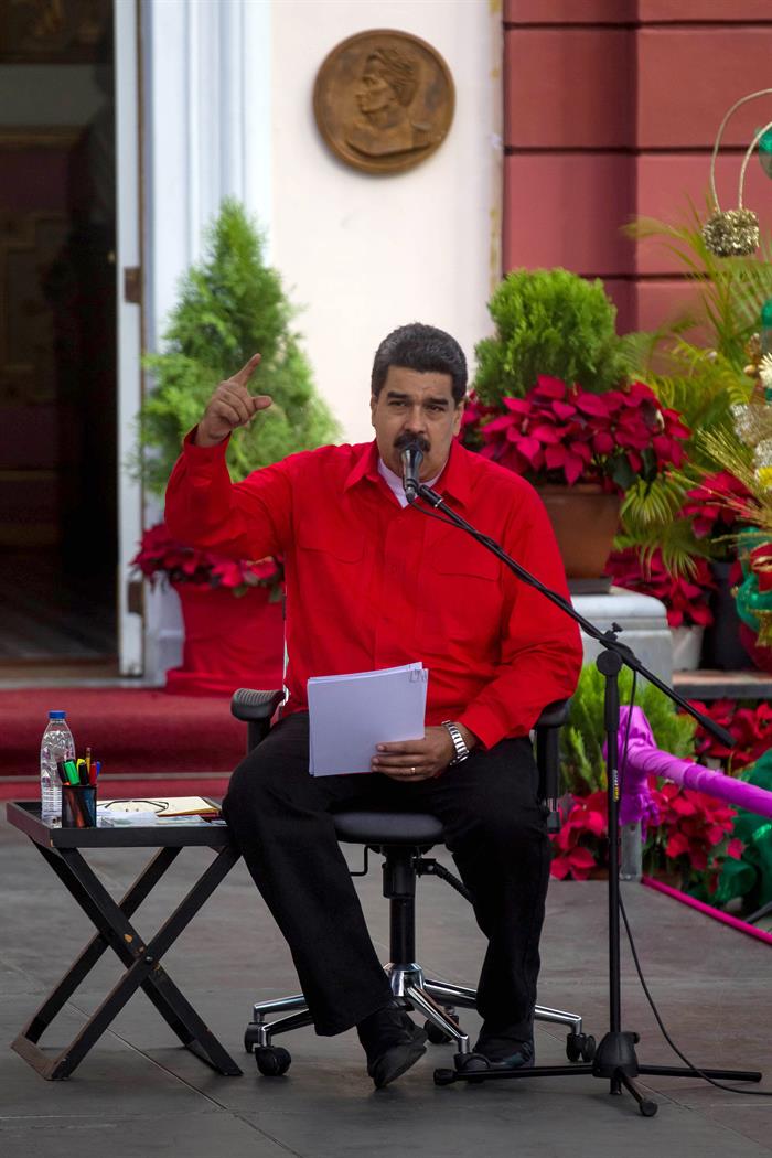 Presidente de Venezuela sustituye a tres miembros de su gabinete.