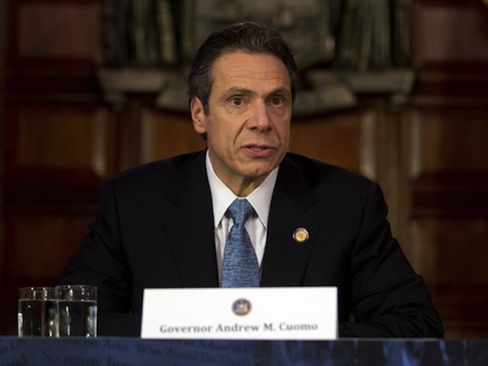 GOBERNADOR ANDREW CUOMO entre dos y tres: posibles casos de corrupci&oacute;n que envuelven a asociados por &lsquo;Buffalo Billion&rsquo; contin&uacute;an aunque ya no con Pret Bharara.