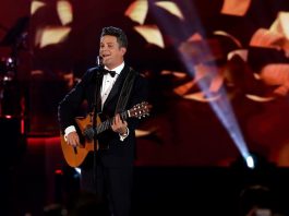 Alejandro Sanz reivindicó el valor de los sueños y la rebeldía El cantante español Alejandro Sanz actúa durante la gala Persona del Año 2017 de la Academia Latina de Artes y Ciencias de la Grabación celebrada en su honor en el Centro de Convenciones Mandalay Bay en Las Vegas